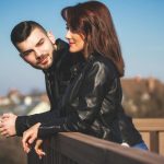 Tanda Pasangan ‘Love Bombing’ Di Aplikasi Kencan