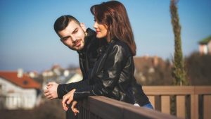 Tanda-Tanda Pasangan ‘Love Bombing’ Di Aplikasi Kencan