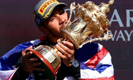 Respon Lewis Hamilton: Bingung Performa “Terrible” Mercedes