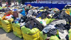 Bea Cukai Tanjung Priok Tahan 150 Kontainer Baju Bekas Ilegal