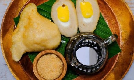 Pempek Palembang Kapal Selam: Cuko Pedas-Asam Menjadi Jiwa