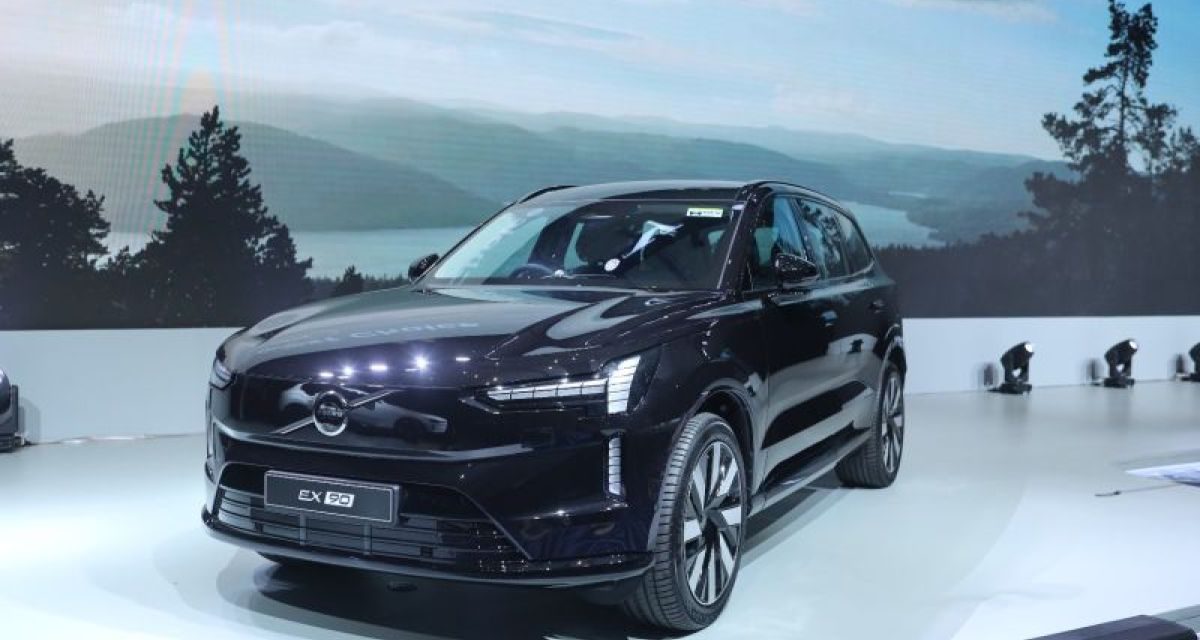 Volvo EX90 Raih Penghargaan Mobil Paling Aman 2026
