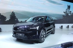 Volvo EX90 Raih Penghargaan Mobil Paling Aman 2026