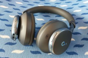 Anker Soundcore Space One Pro Laris Berkat Desain Lipat Tiga
