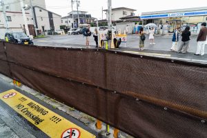 Tokyo Pasang Pagar 2,5 Meter Di Depan Lawson Fuji