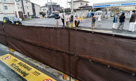Tokyo Pasang Pagar 2,5 Meter Di Depan Lawson Fuji
