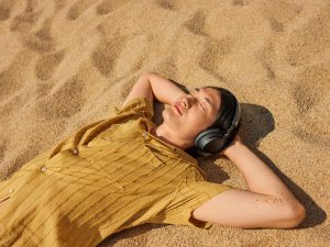 Sennheiser ACCENTUM Plus Wireless: Bawa Baterai Awet 50 Jam
