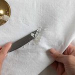 Tips Membersihkan Tetesan Lilin Pada Kain Pakai Kertas Koran