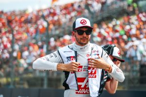 Esteban Ocon Gabung Haas F1 Team Lewat Kontrak Multi-Tahun