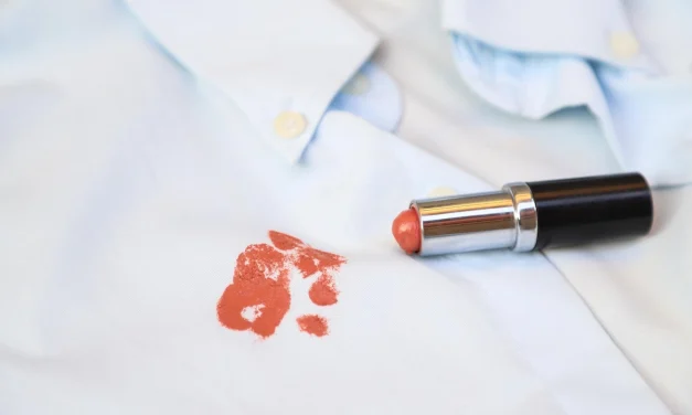 Trik Hilangkan Noda Lipstik Di Baju Putih Pakai Alkohol Dan Kapas