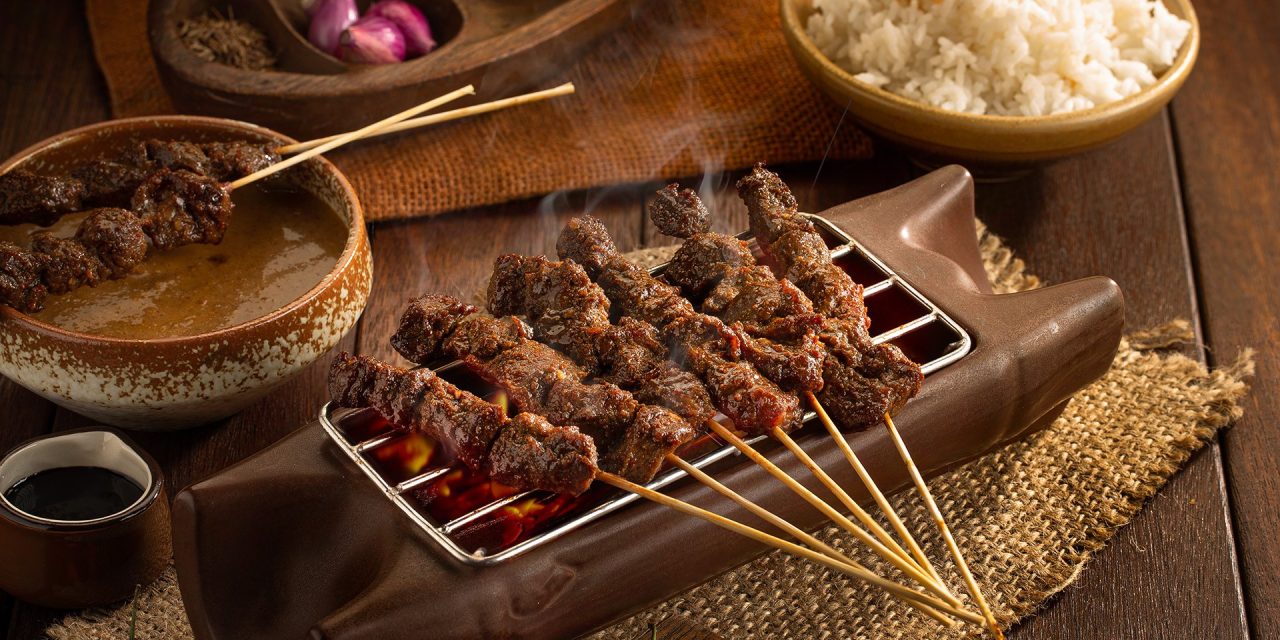 Sate Kerbau Khas Kudus: Daging Empuk Berbumbu Serundeng