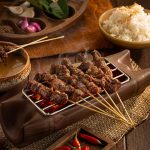 Sate Kerbau Khas Kudus: Daging Empuk Berbumbu Serundeng