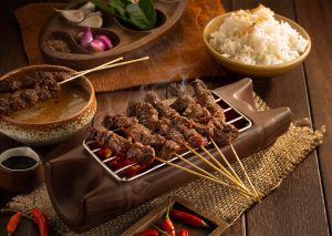 Sate Kerbau Khas Kudus: Daging Empuk Berbumbu Serundeng