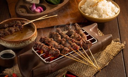 Sate Kerbau Khas Kudus: Daging Empuk Berbumbu Serundeng