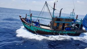 Kapal Pengawas PSDKP Sergap Kapal Ikan Ilegal Tanpa Dokumen