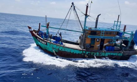 Kapal Pengawas PSDKP Sergap Kapal Ikan Ilegal Tanpa Dokumen